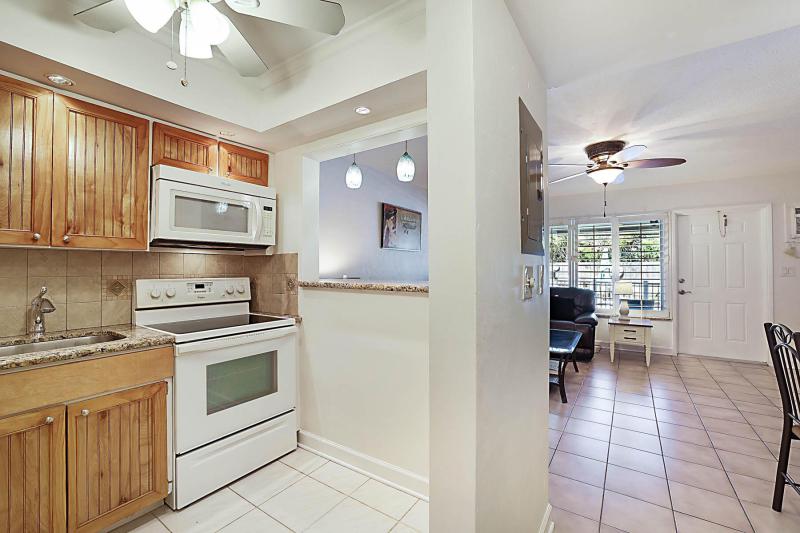 Condo & Townhome Photos