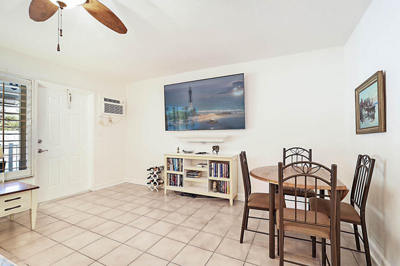  Condo & Townhome Photos