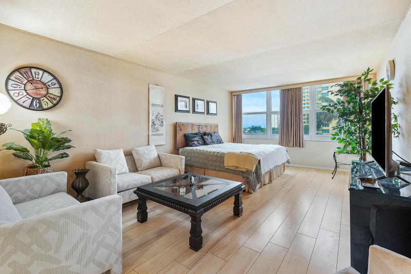  Condo & Townhome Photos