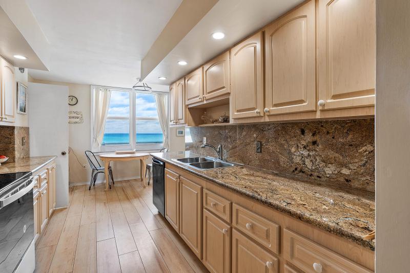  Condo & Townhome Photos