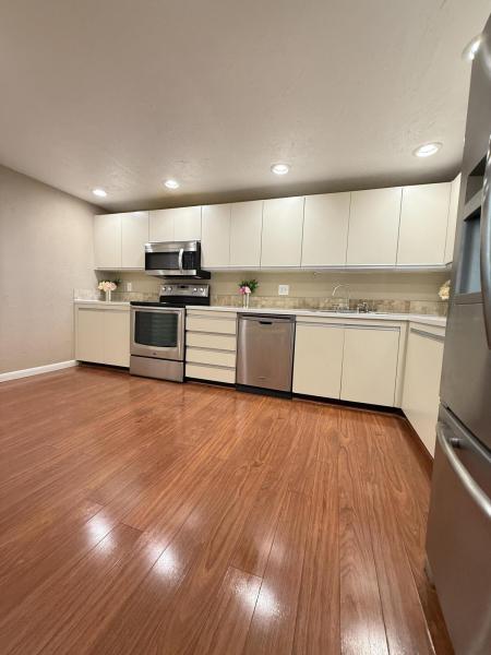  Condo & Townhome Photos