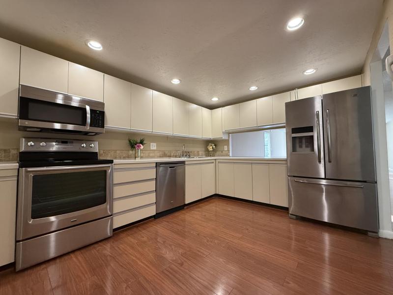  Condo & Townhome Photos