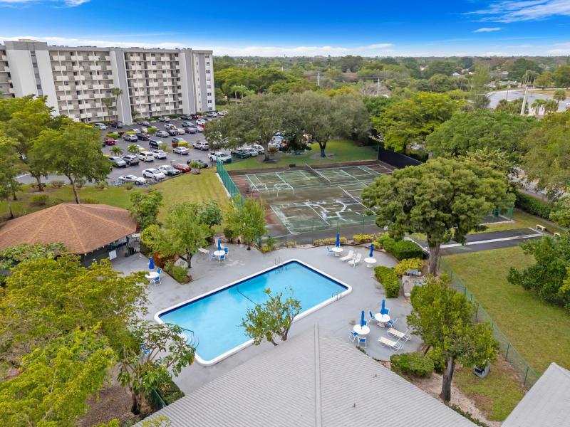  Condo & Townhome Photos