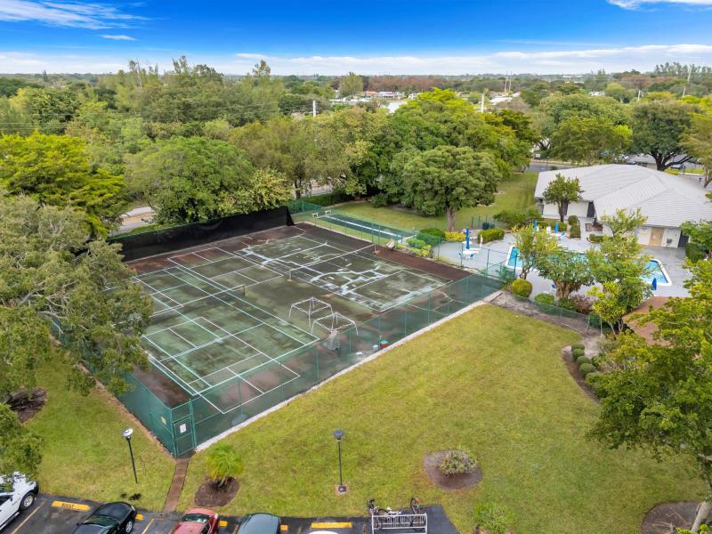  Condo & Townhome Photos