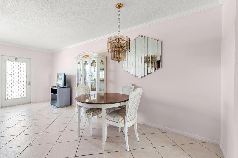  Condo & Townhome Photos