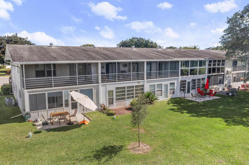 Condo & Townhome Photos