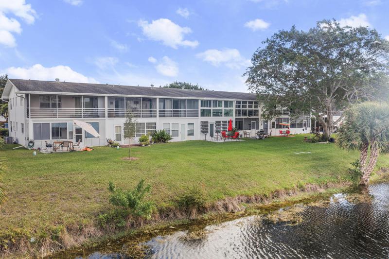  Condo & Townhome Photos