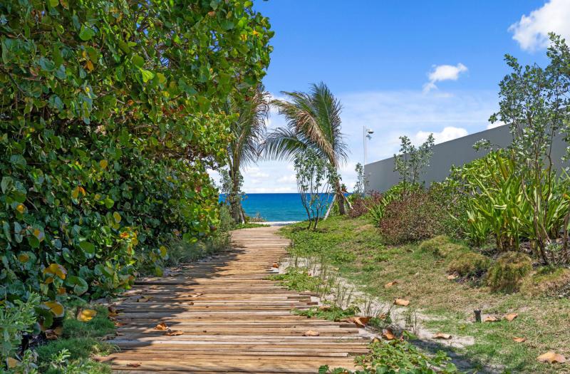  Single Family Homes Photo 7:  Palm Beach,  FL 33480