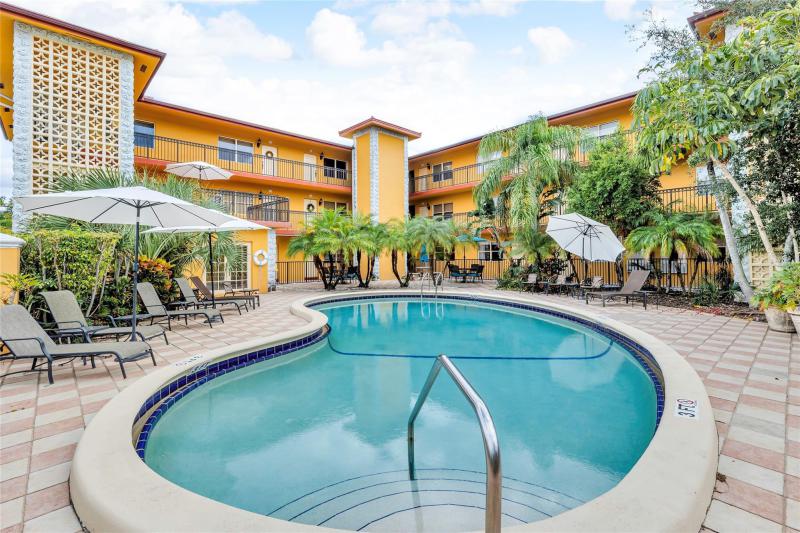  Condo & Townhome Photos