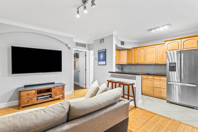  Condo & Townhome Photos