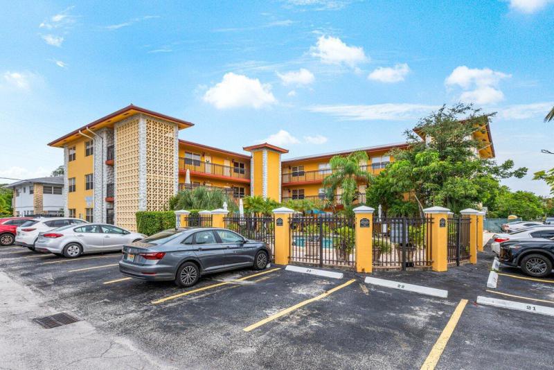  Condo & Townhome Photos