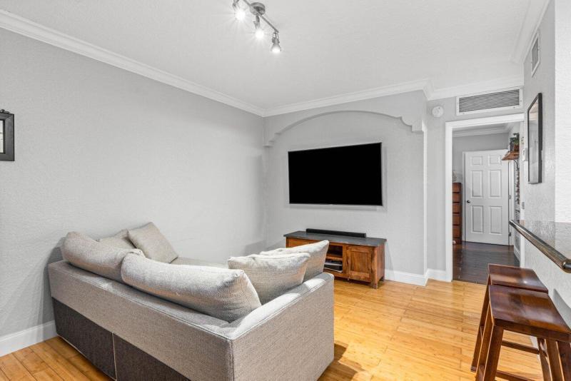  Condo & Townhome Photos