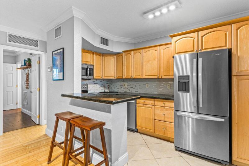  Condo & Townhome Photos