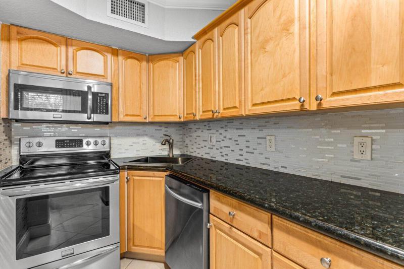  Condo & Townhome Photos