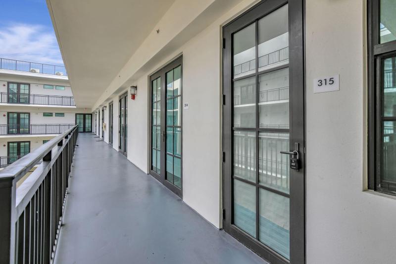  Condo & Townhome Photos