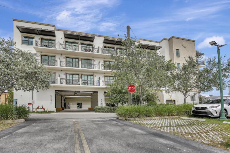  Condo & Townhome Photos