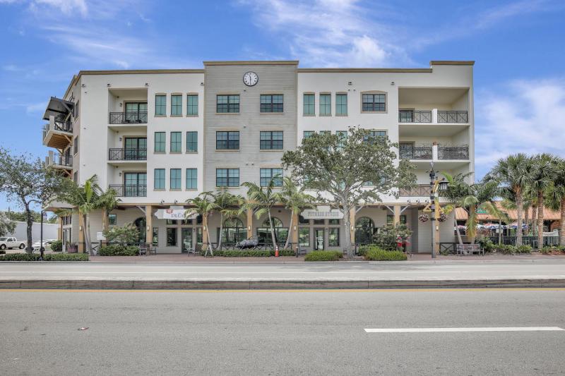  Condo & Townhome Photos