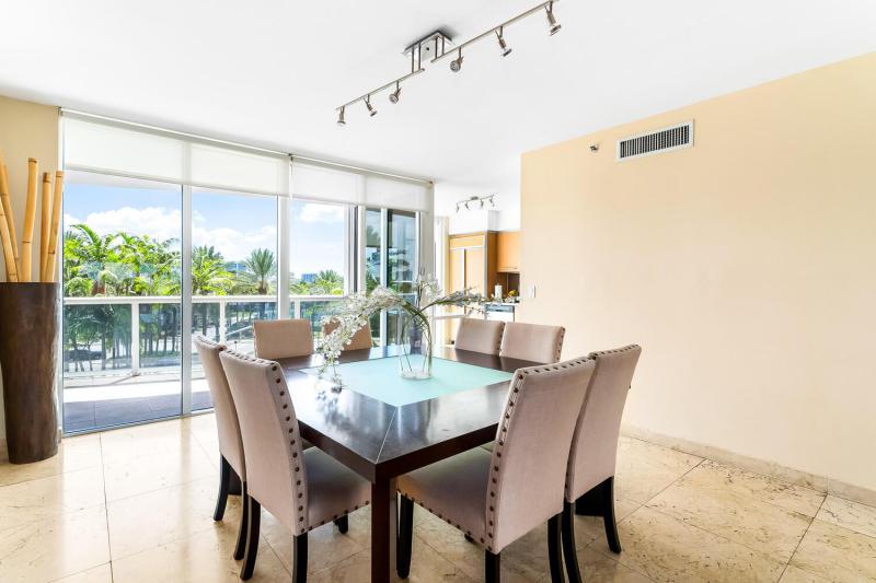  Condo & Townhome Photos