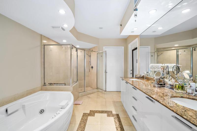  Condo & Townhome Photos