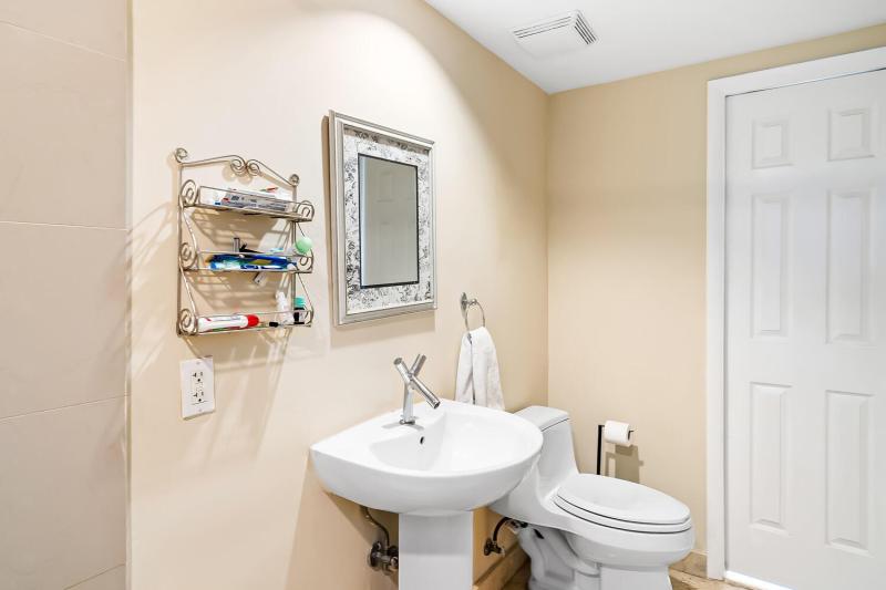  Condo & Townhome Photos