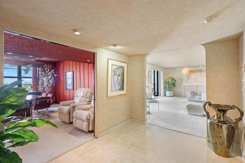  Condo & Townhome Photos