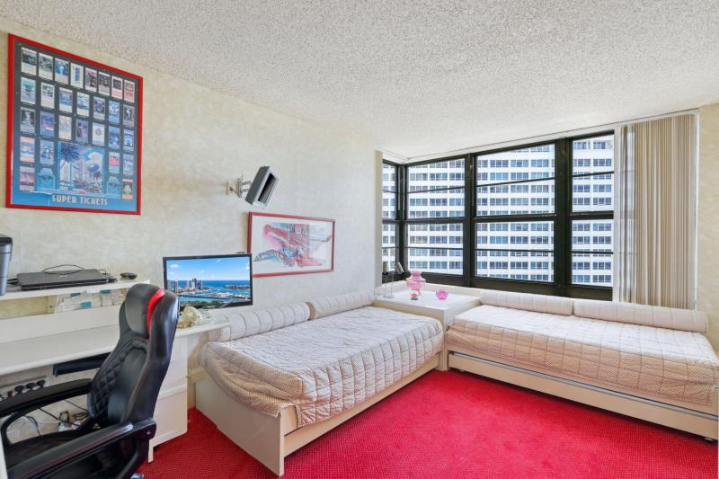  Condo & Townhome Photos