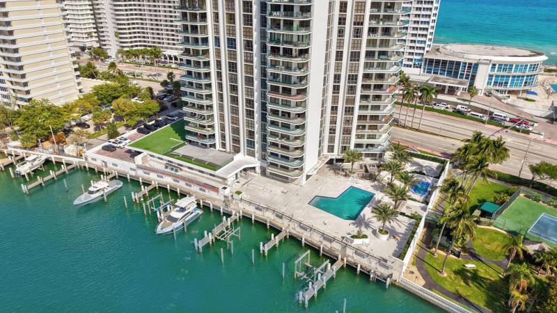  Condo & Townhome Photos