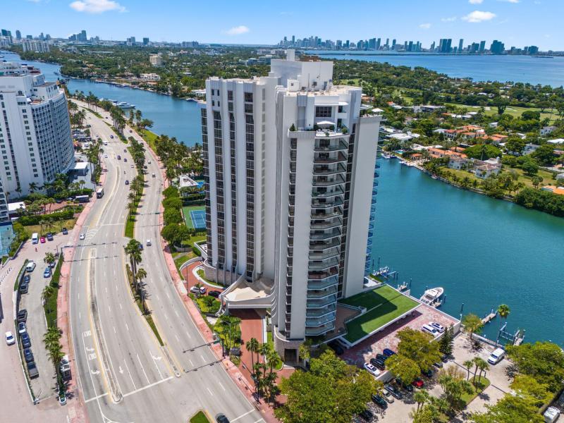 Condo & Townhome Photos