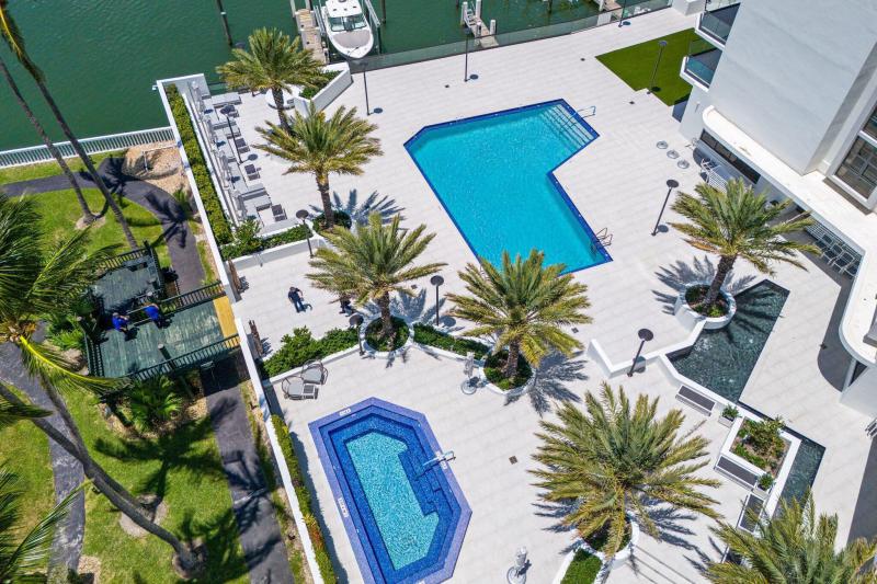  Condo & Townhome Photos