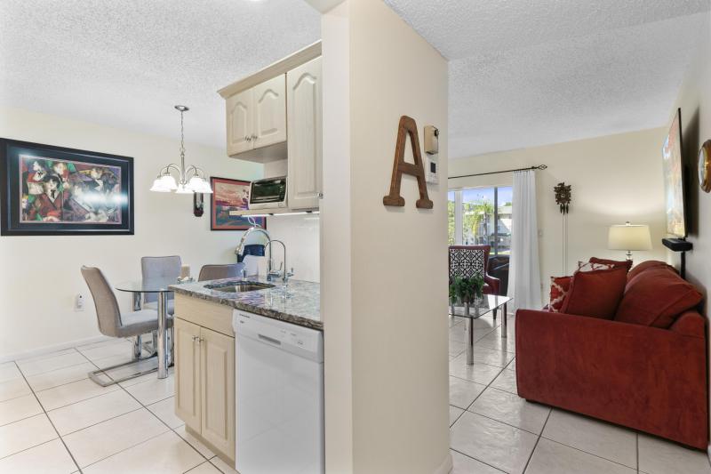  Condo & Townhome Photos