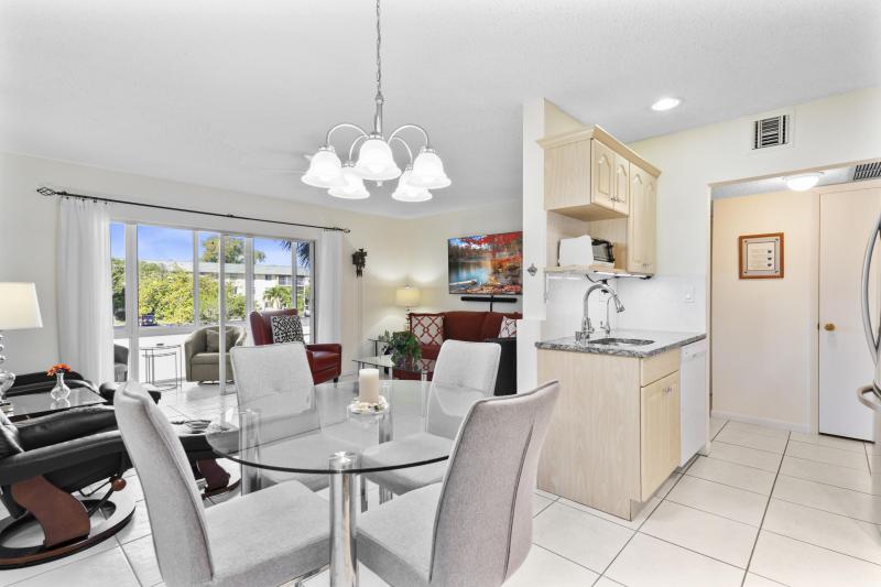  Condo & Townhome Photos