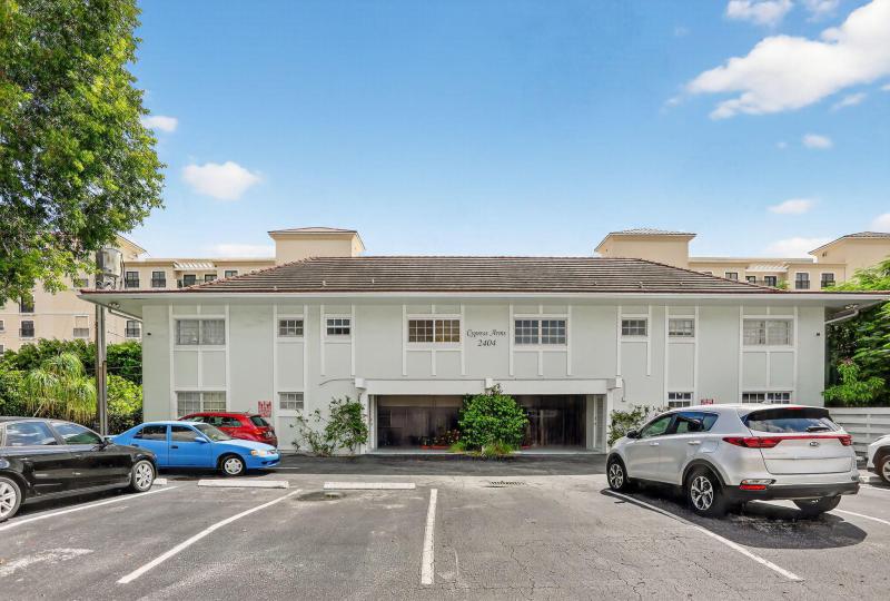  Condo & Townhome Photos