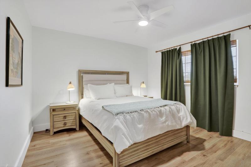  Condo & Townhome Photos