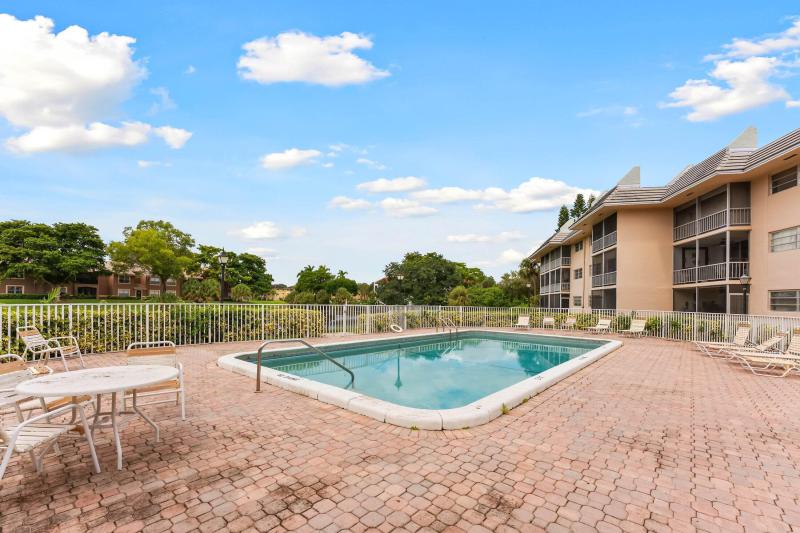  Condo & Townhome Photos