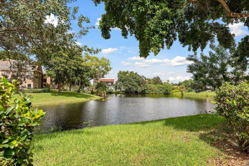  Condo & Townhome Photos