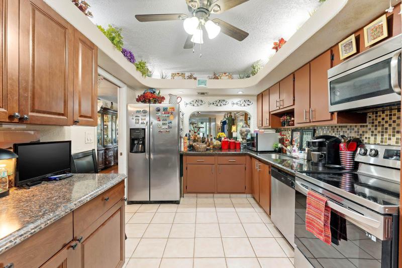  Condo & Townhome Photos
