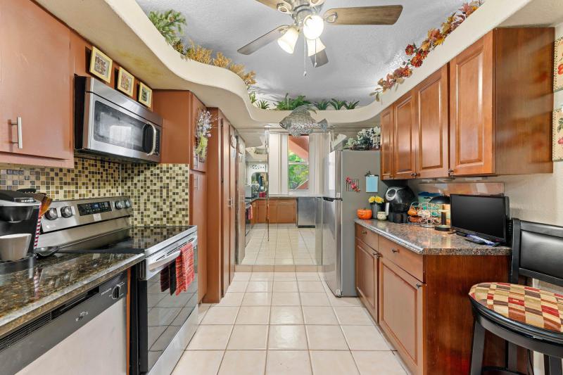  Condo & Townhome Photos