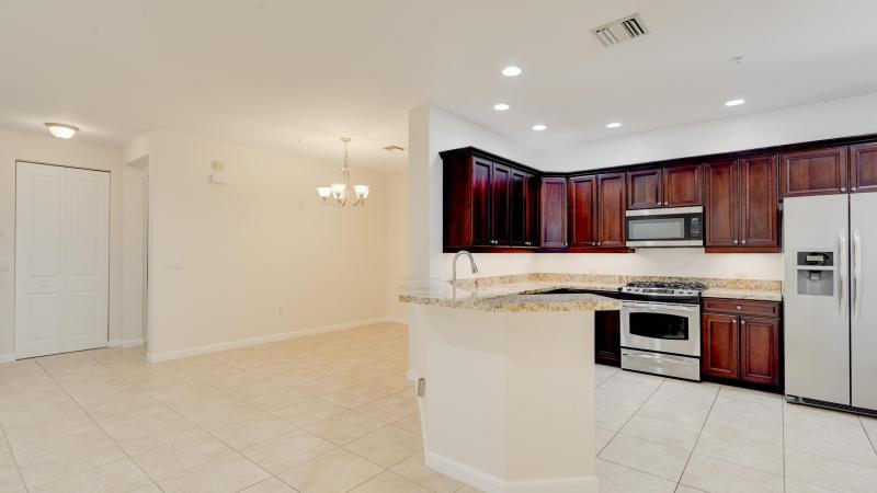  Condo & Townhome Photos