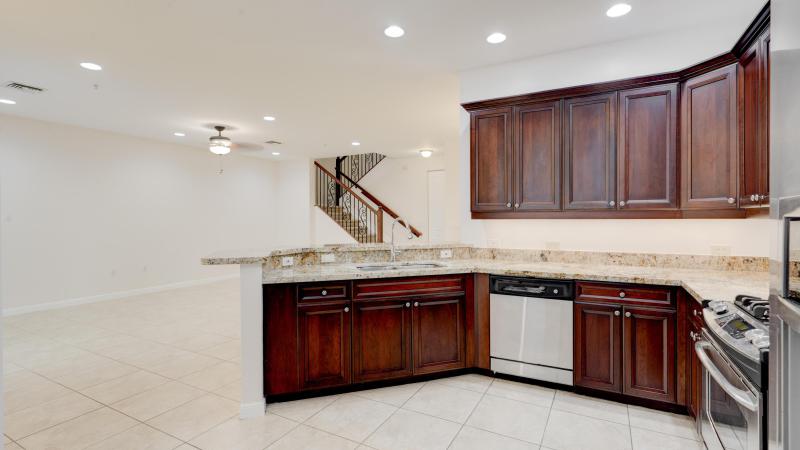  Condo & Townhome Photos