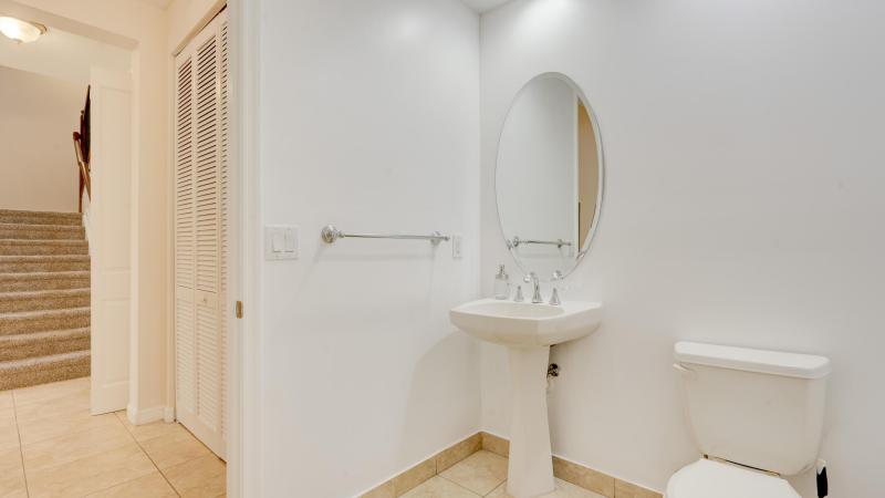  Condo & Townhome Photos