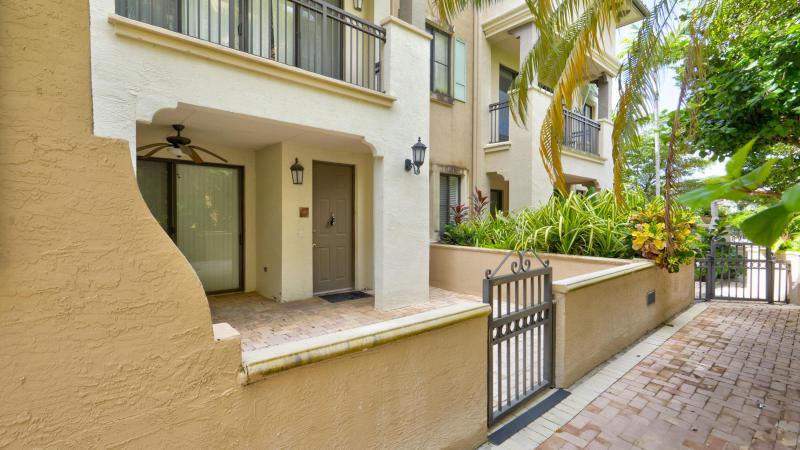  Condo & Townhome Photos