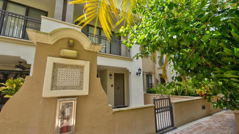  Condo & Townhome Photos