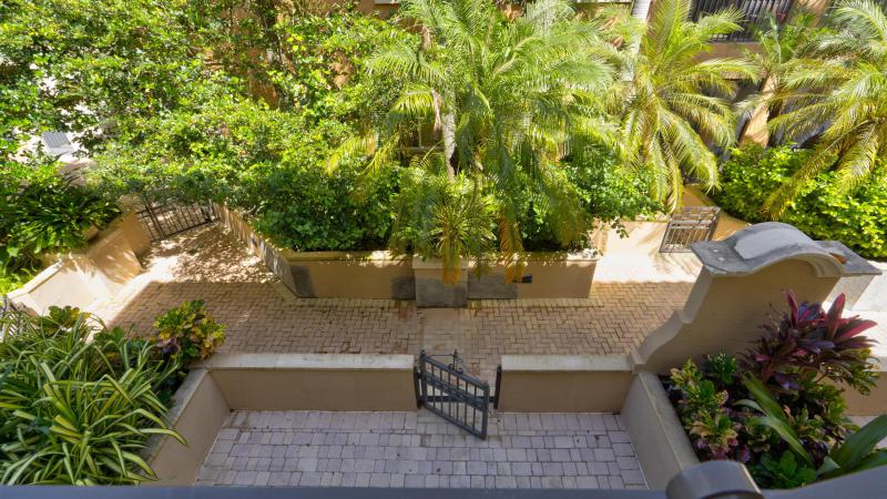 Condo & Townhome Photos