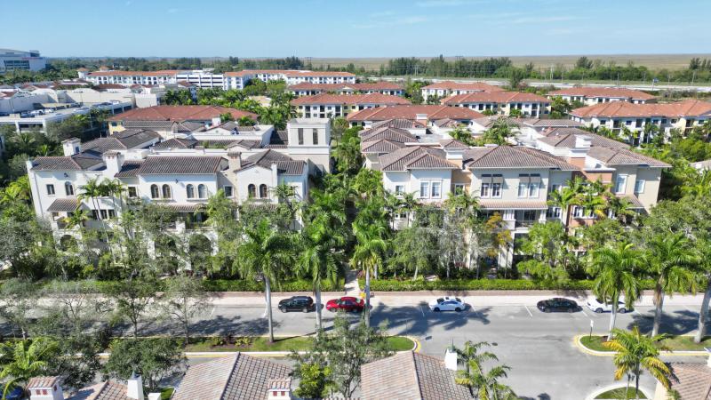  Condo & Townhome Photos