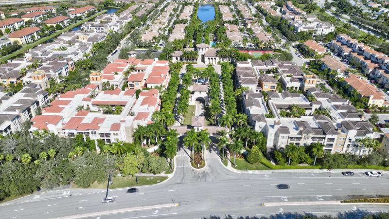  Condo & Townhome Photos