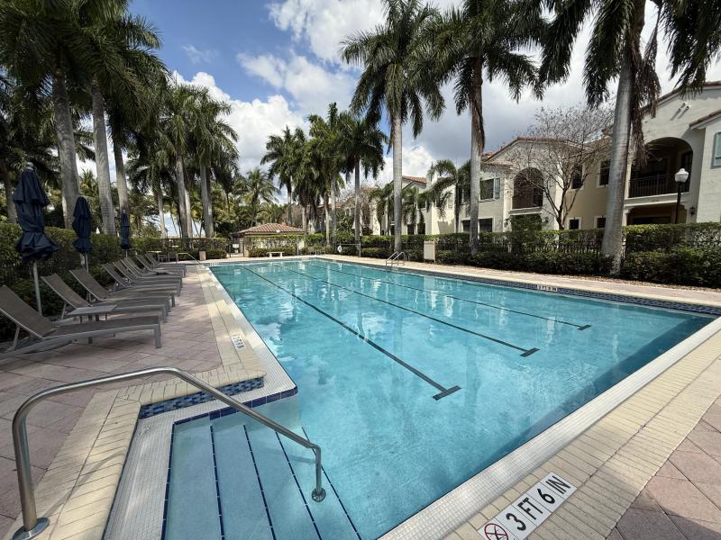  Condo & Townhome Photos