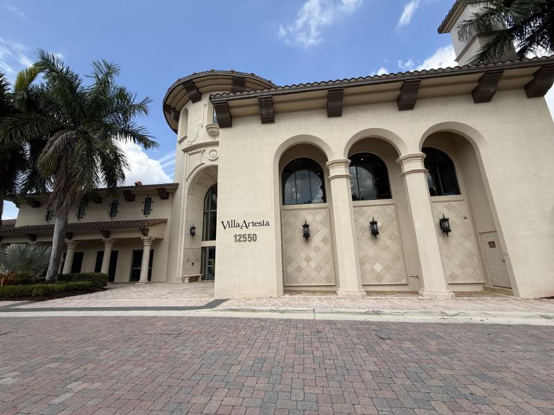  Condo & Townhome Photos