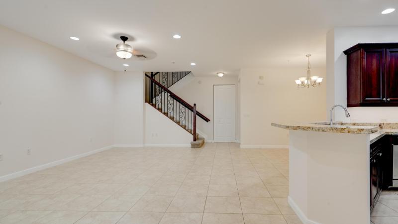  Condo & Townhome Photos