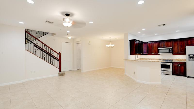  Condo & Townhome Photos