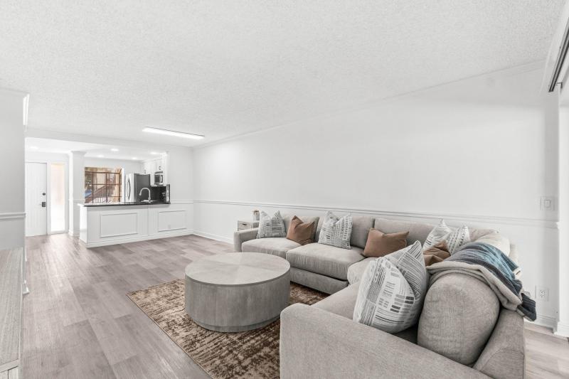  Condo & Townhome Photos